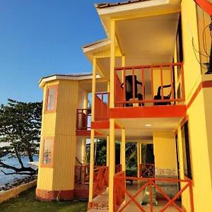 Y Restaurante Miss Elma Quarto em Acomodações Particulares Fresh Water Bay